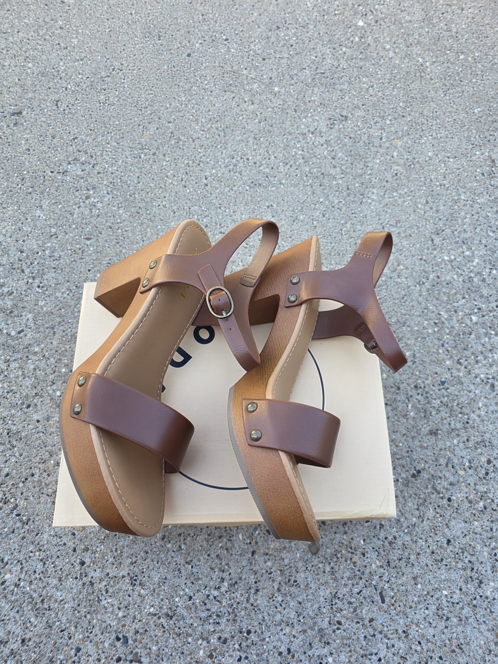 SODA Women's Brown Block Heel Sandals Size 10 - Picture 10 of 13